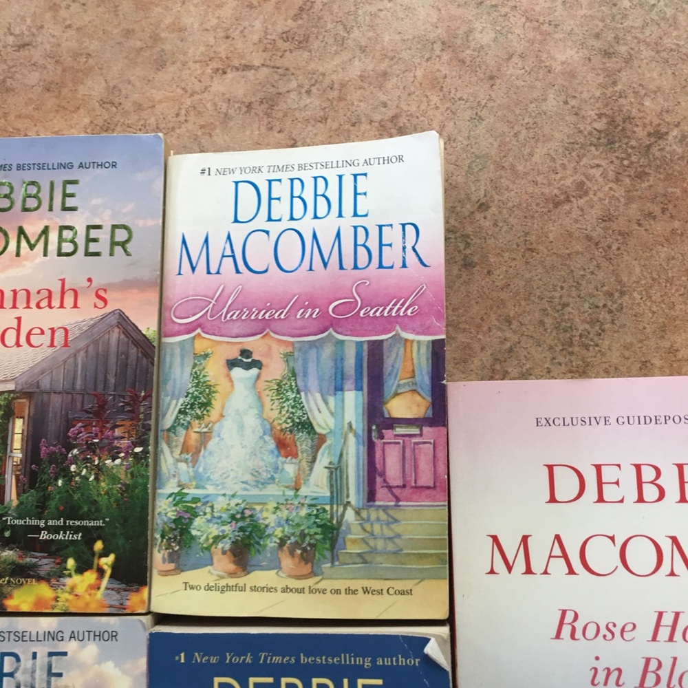 Debbie Macomber Book Collection - Picture 4 of 10